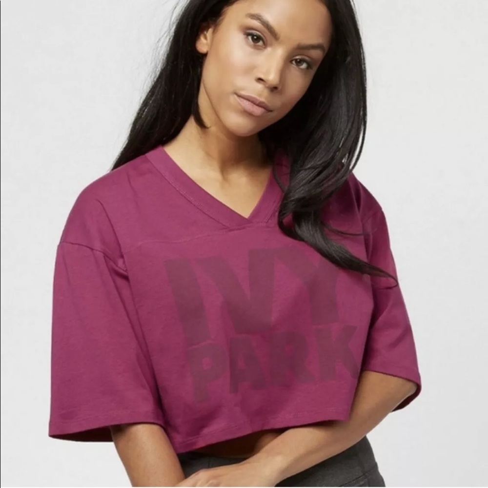 NWT IVY PARK V Neck Logo Crop Top T-Shirt